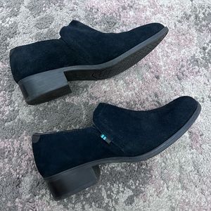 Toms low heel black suede bootie